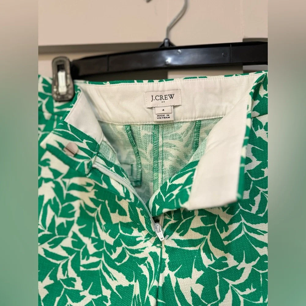 J Crew Cotton Green/White Sorts, size 4